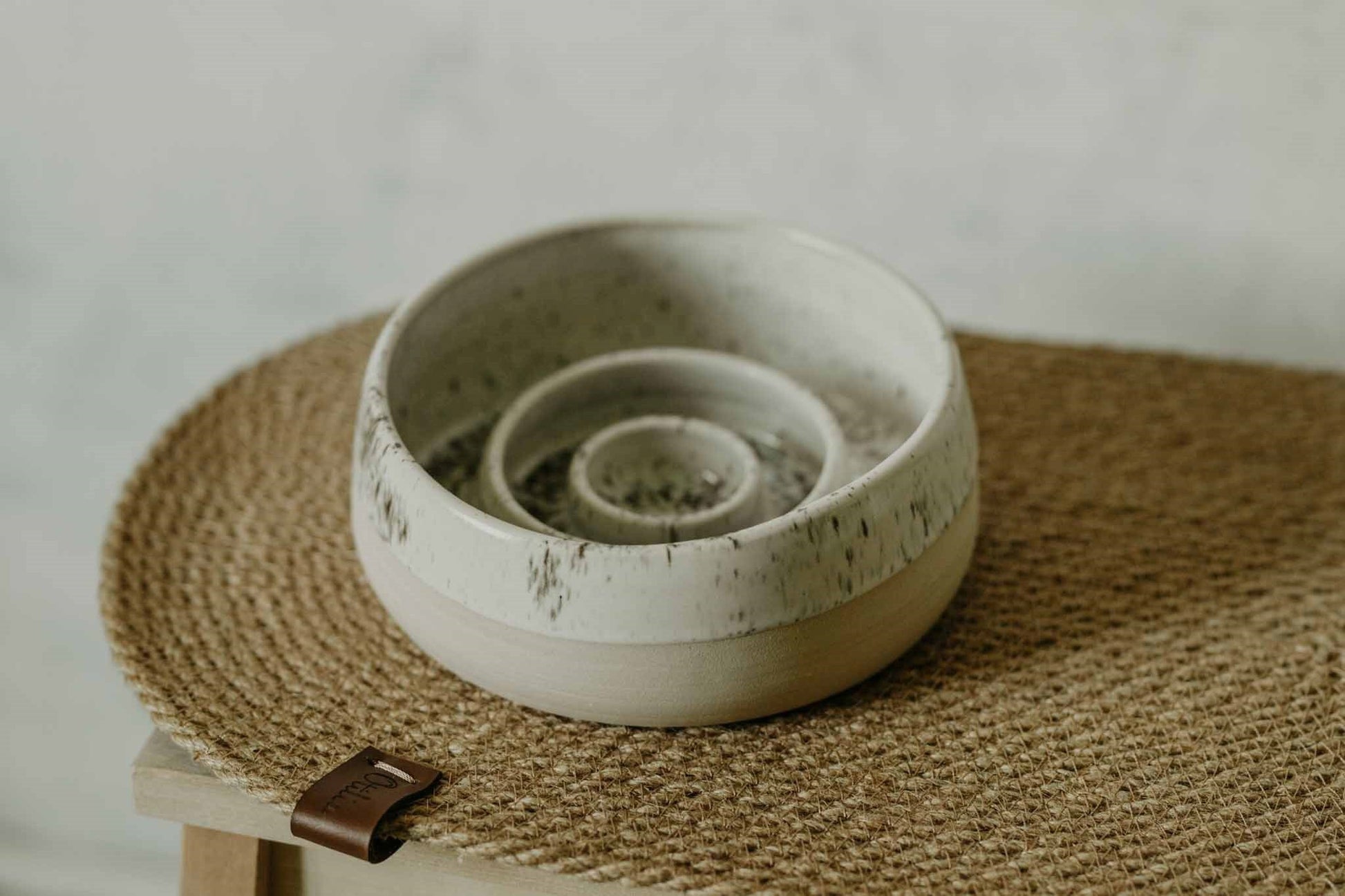 Ceramic dog bowls set with Jute pet rug. Modern pet bowls with dog foo –  ZuzeCeramics